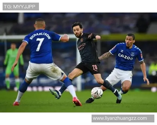 型男与足球双料巨星探秘：那些既帅气又实力超群的足球明星