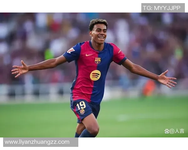 足球球星不顾一切从场边跳下 赛场意外引发热议与关注 足球球星不顾一切从场边跳下 赛场意外引发热议与关注