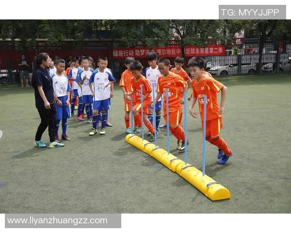 中国足球星排名前十名揭秘 足坛风云人物与未来之星解析